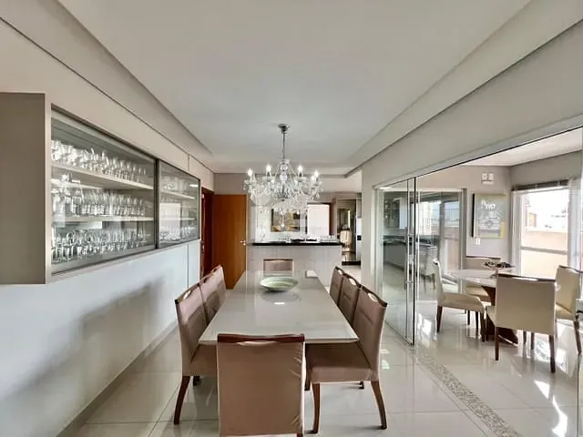 Apartamento com 288m² 4 quartos e 4 banheiros, à venda ou para alugar, no bairro Centro em Rolândia