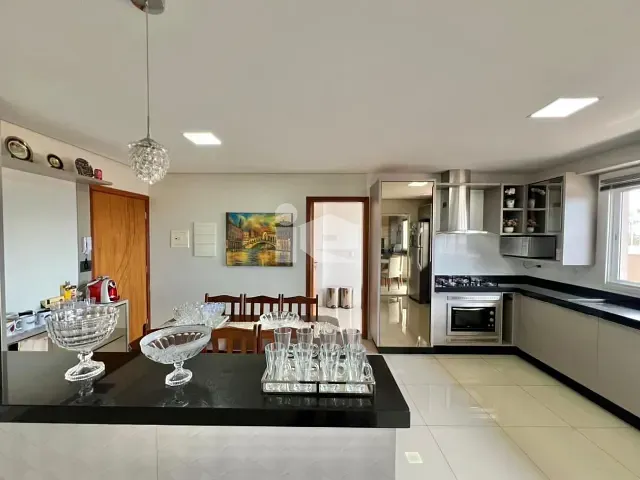 Apartamento com 288m² 4 quartos e 4 banheiros, à venda ou para alugar, no bairro Centro em Rolândia