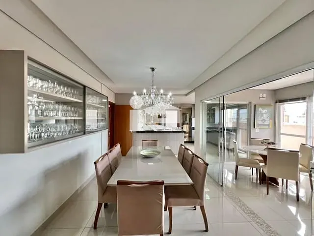 Apartamento com 288m² 4 quartos e 4 banheiros, à venda ou para alugar, no bairro Centro em Rolândia