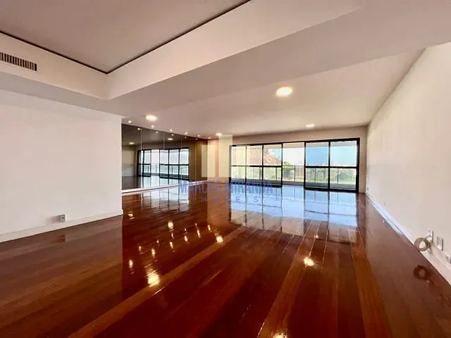 Apartamento com 380m² 4 quartos e 6 banheiros, à venda ou para alugar, no bairro Lagoa em Rio de Janeiro