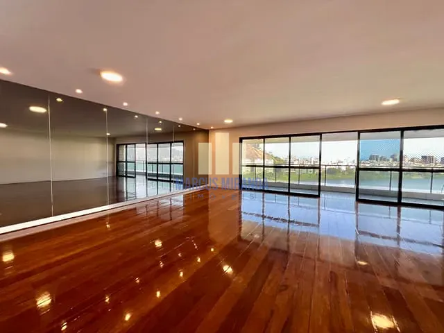 Apartamento com 380m² 4 quartos e 6 banheiros, à venda ou para alugar, no bairro Lagoa em Rio de Janeiro