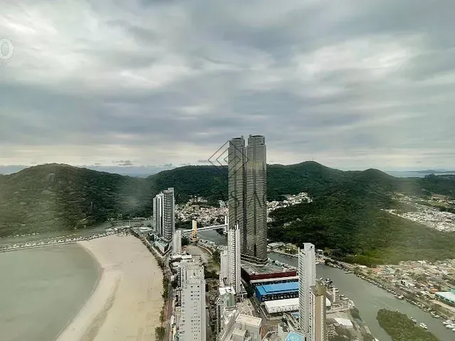 Apartamento 4 quartos e 4 banheiros, à venda, no bairro Centro em Balneário Camboriú