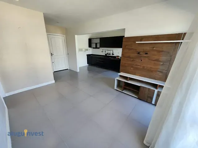 Apartamento 2 quartos e 2 banheiros, para alugar, no bairro Estreito em Florianópolis