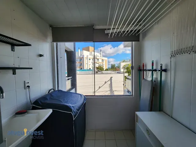 Apartamento 2 quartos e 2 banheiros, para alugar, no bairro Estreito em Florianópolis
