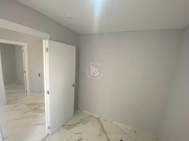 Apartamento 2 quartos e 1 banheiro, à venda ou para alugar, no bairro Vila das Bandeiras em Guarulhos