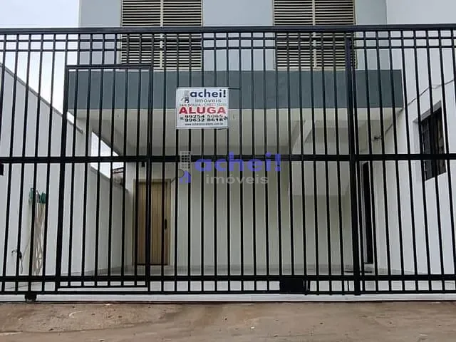 Sobrado com 100m² 3 quartos e 2 banheiros, para alugar, no bairro Parque Sagrada Família em Rondonópolis