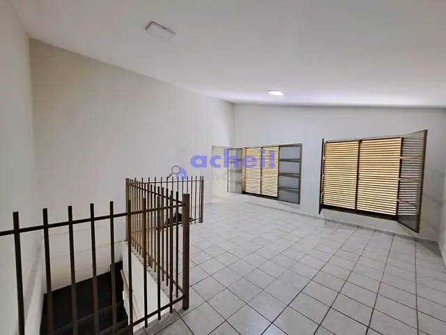 Sobrado com 100m² 3 quartos e 2 banheiros, para alugar, no bairro Parque Sagrada Família em Rondonópolis
