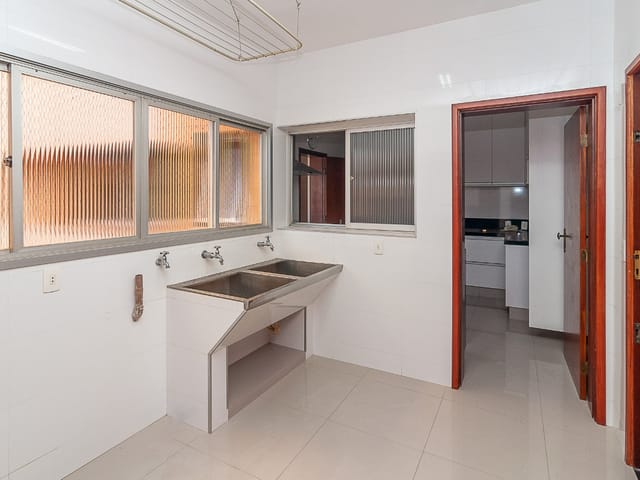 Foto do Apartamento - Apartamento à venda 4 Quartos, 1 Suite, 2 Vagas, 260M², Centro, Londrina - PR | Edifício Costa D'Ouro | Londrina Cred Imóveis