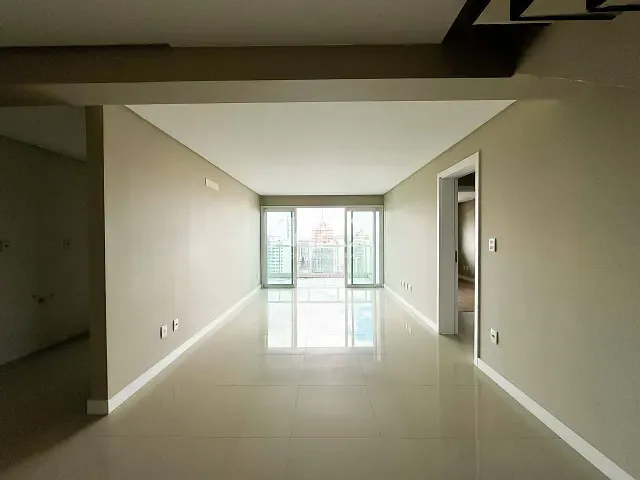 Apartamento com 294m² 4 quartos e 3 banheiros, à venda, no bairro Centro em Ponta Grossa