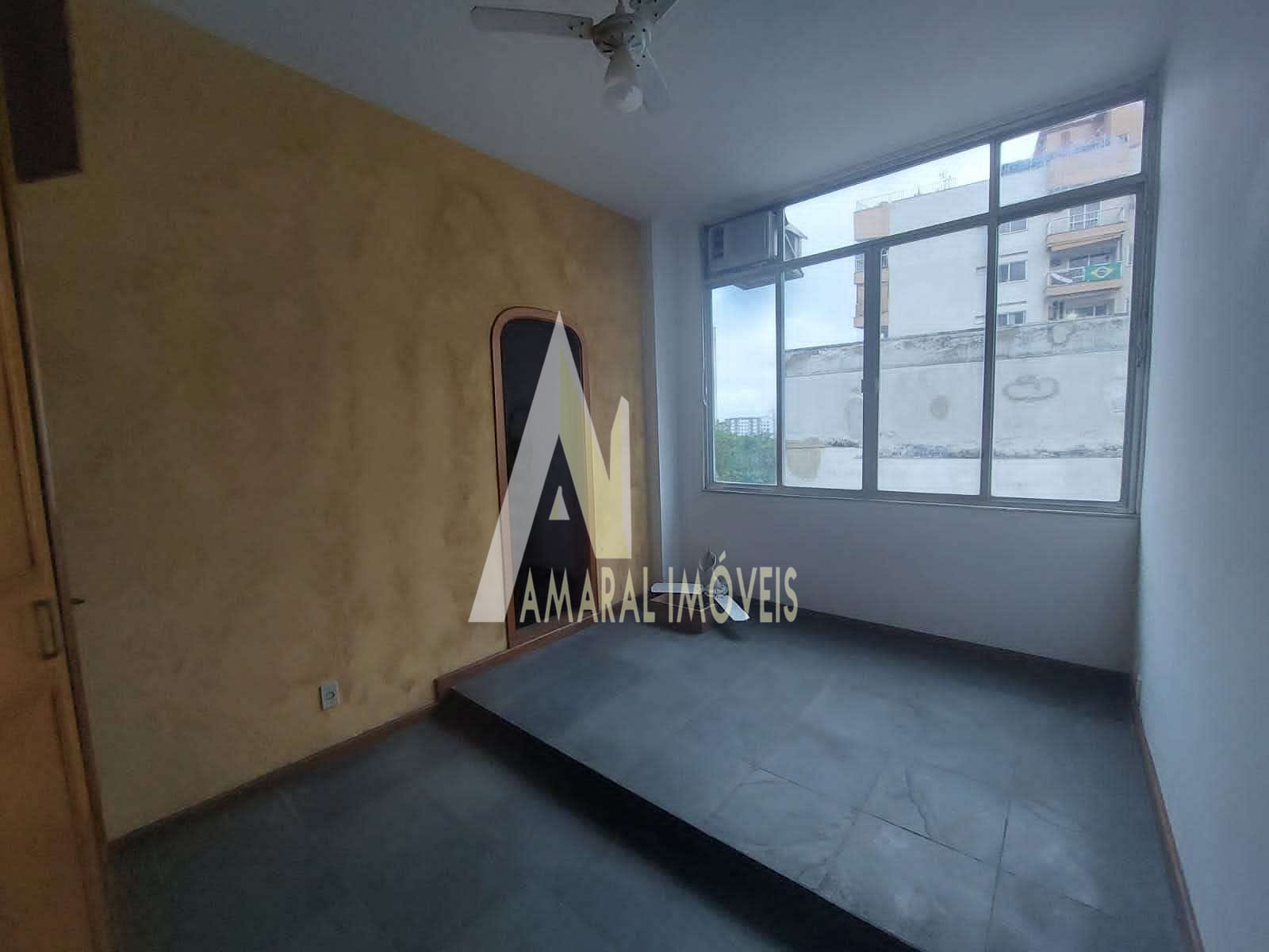 Apartamento para alugar com 3 quartos, 95m² - Foto 11