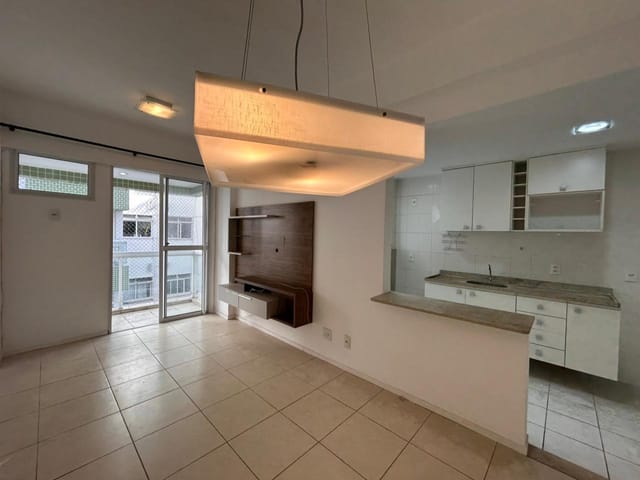 Apartamento 2 quartos e 2 banheiros, à venda, no bairro Parque Riviera em Cabo Frio