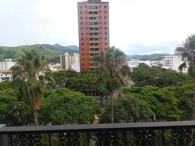 Apartamento 4 quartos e 4 banheiros, para alugar, no bairro Centro em Itajubá