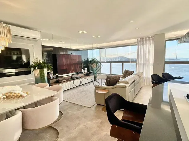 Apartamento com 247m² 4 quartos e 5 banheiros, à venda, no bairro Centro em Balneário Camboriú