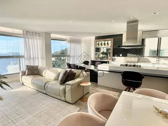Apartamento com 247m² 4 quartos e 5 banheiros, à venda, no bairro Centro em Balneário Camboriú