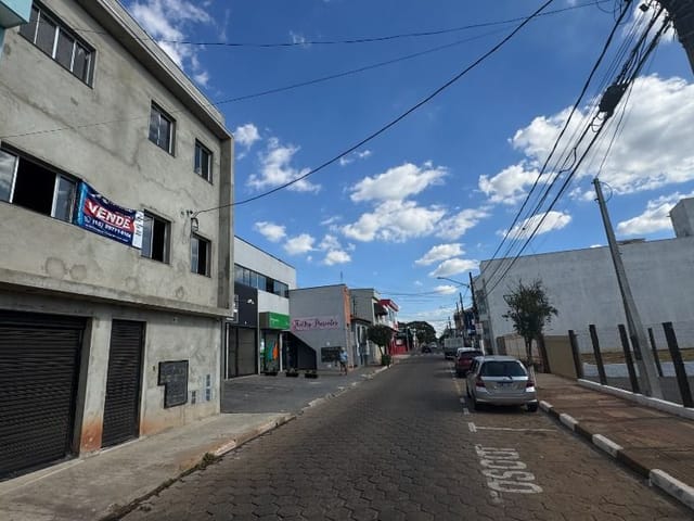 Apartamento com 80m² 2 quartos e 1 banheiro, à venda ou para alugar, no bairro Centro em Tatuí