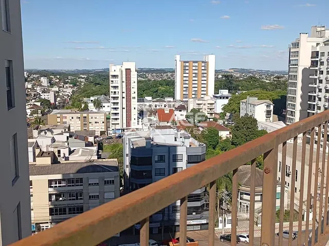 Apartamento 4 quartos e 3 banheiros, para alugar, no bairro Centro em Erechim