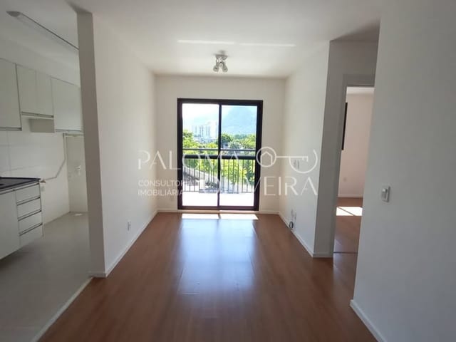 Apartamento 2 quartos e 2 banheiros, à venda ou para alugar, no bairro Jacarepaguá em Rio de Janeiro