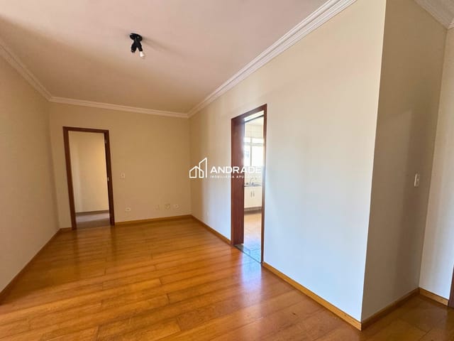 Apartamento 3 quartos e 2 banheiros, à venda ou para alugar, no bairro Centro em Apucarana