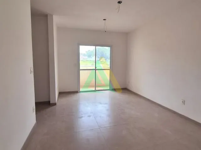 Apartamento 3 quartos e 1 banheiro, à venda ou para alugar, no bairro Jardim Scomparim em Mogi Mirim