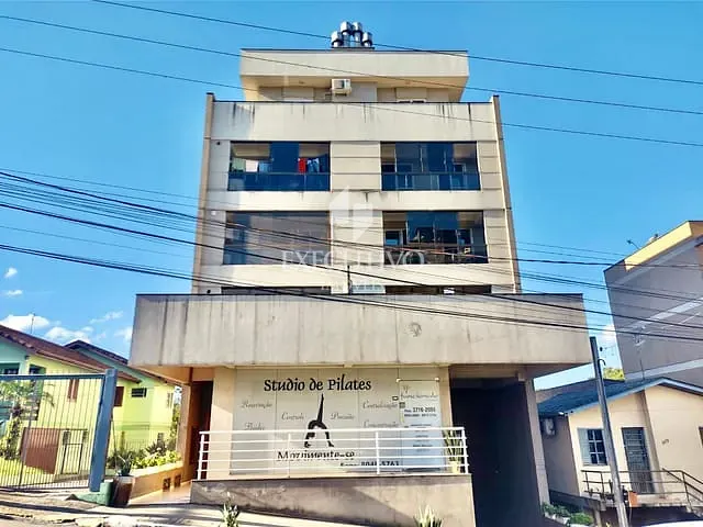 Apartamento 3 quartos e 2 banheiros, à venda ou para alugar, no bairro Centro em Arroio Do Meio