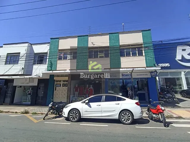 Apartamento 4 quartos e 3 banheiros, para alugar, no bairro Centro em Lavras