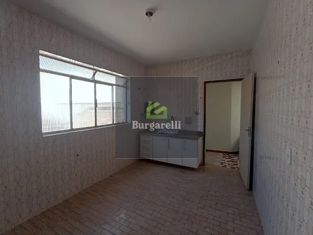 Apartamento 4 quartos e 3 banheiros, para alugar, no bairro Centro em Lavras