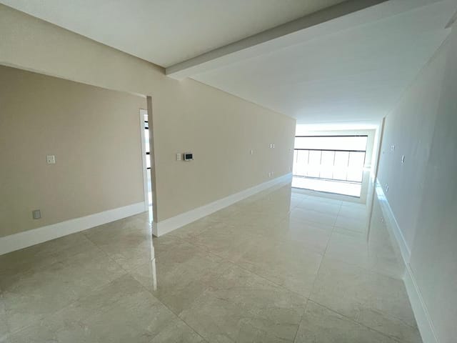 Apartamento à venda, no bairro Meia Praia em Itapema