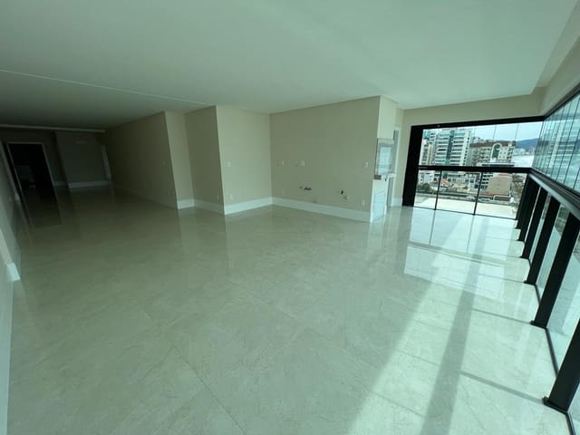 Apartamento à venda, no bairro Meia Praia em Itapema