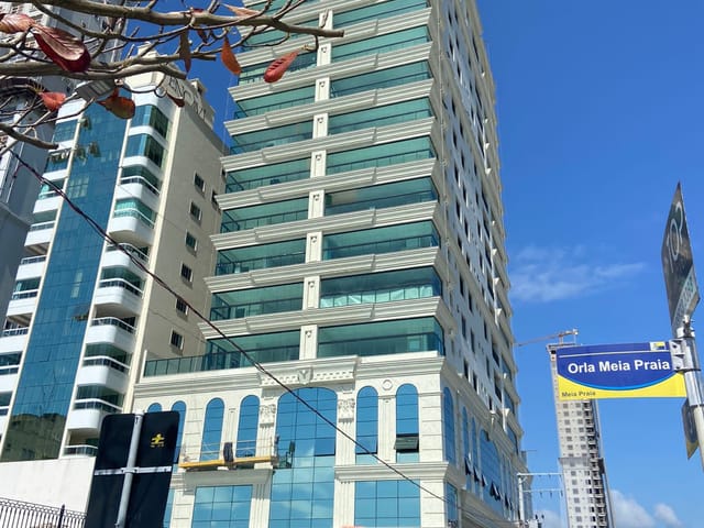 Apartamento à venda, no bairro Meia Praia em Itapema