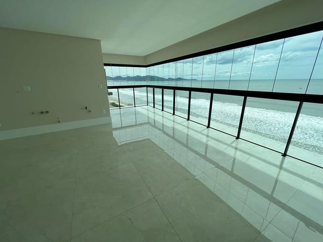 Apartamento à venda, no bairro Meia Praia em Itapema