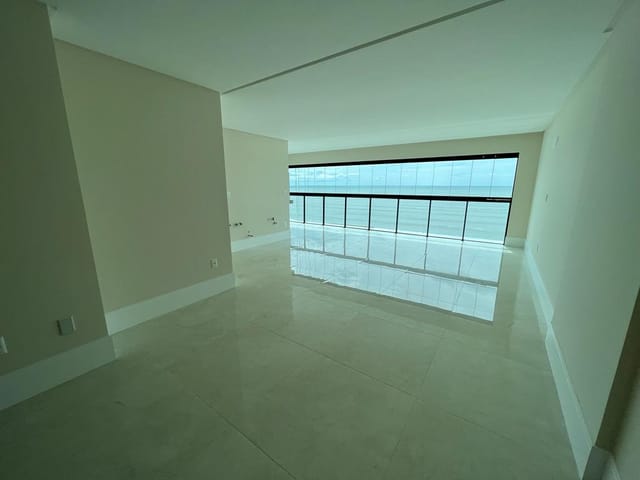Apartamento à venda, no bairro Meia Praia em Itapema
