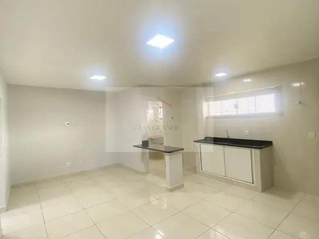 Apartamento 2 quartos e 1 banheiro, para alugar, no bairro Centro em Rolândia