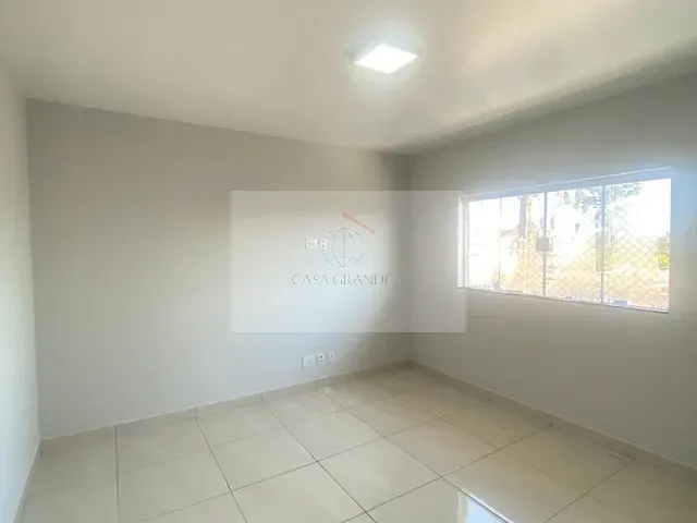 Apartamento 2 quartos e 1 banheiro, para alugar, no bairro Centro em Rolândia