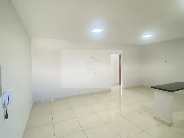 Apartamento 2 quartos e 1 banheiro, para alugar, no bairro Centro em Rolândia