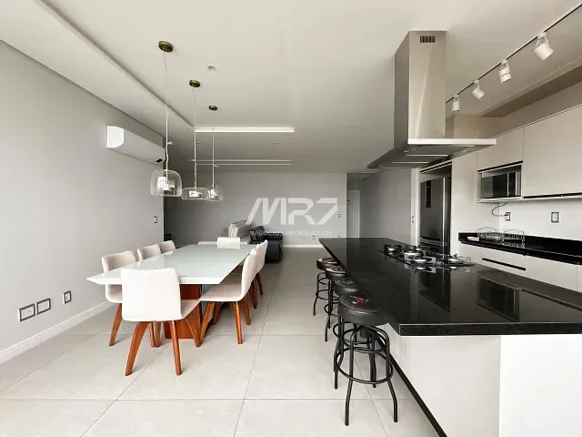 Apartamento 3 quartos e 4 banheiros, à venda ou para alugar, no bairro Jardim Carvalho em Ponta Grossa