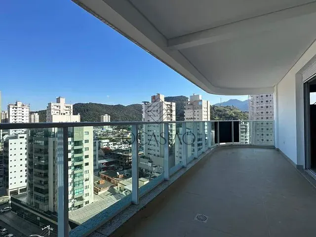 Apartamento 3 quartos e 4 banheiros, à venda, no bairro Meia Praia em Itapema