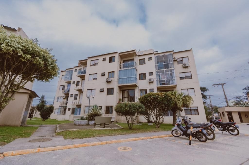 Apartamento à Venda no Centro de Pelotas RS com 3 Dormitórios, 89 m², Mobiliado, Armários Planejados, Piso Laminado e Condomínio Completo