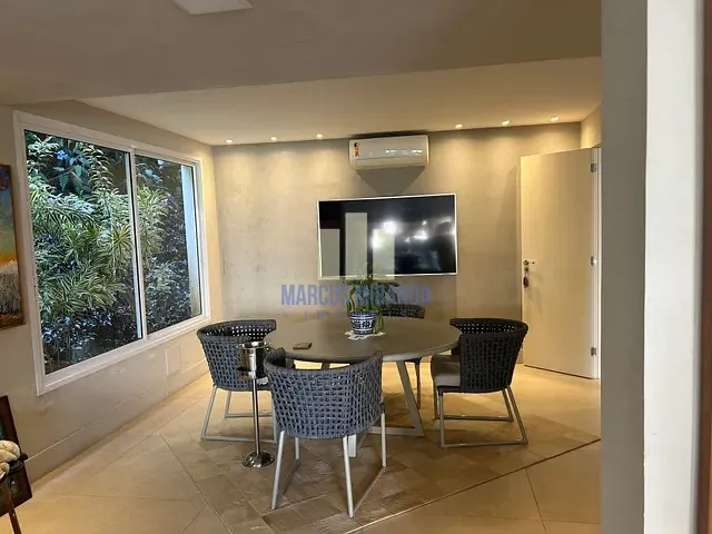 Apartamento com 342m² 4 quartos e 2 banheiros, à venda, no bairro Jardim Botânico em Rio de Janeiro
