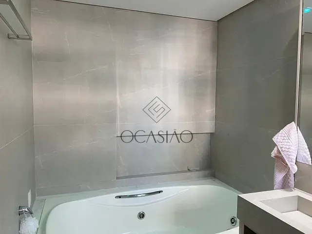 Apartamento com 650m² 4 quartos e 5 banheiros, à venda, no bairro Centro em Balneário Camboriú