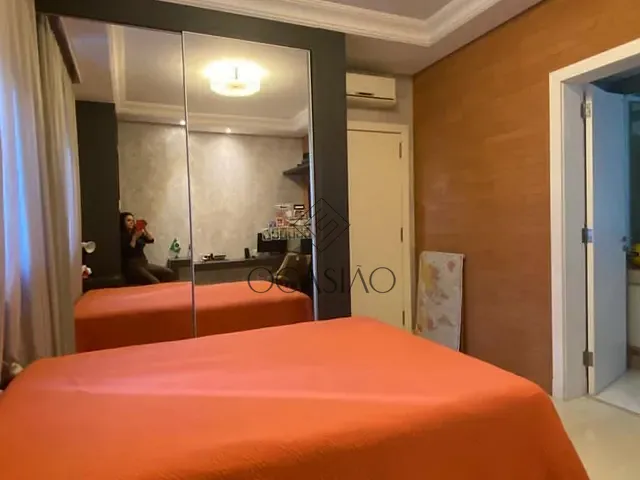 Apartamento com 650m² 4 quartos e 5 banheiros, à venda, no bairro Centro em Balneário Camboriú