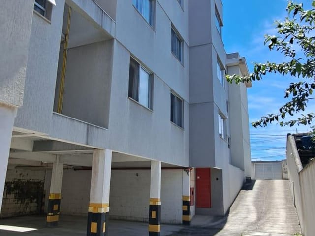 Apartamento 2 quartos e 1 banheiro, à venda, no bairro Costazul em Rio das Ostras