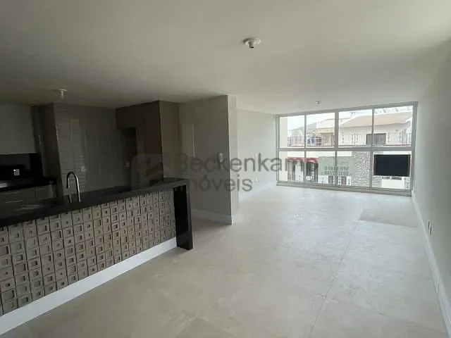 Apartamento 3 quartos e 2 banheiros, à venda, no bairro Jardim Amália em Volta Redonda