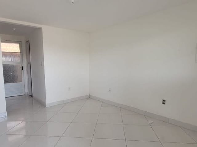 Foto do Apartamento - Apartamento com 1 dormitório para alugar, 50 m² por R$ 700,00/mês - Guaratiba - Rio de Janeiro/RJ | Confiança Assessoria Imobiliaria LTDA