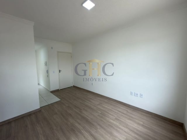 Apartamento com 43m² 2 quartos e 1 banheiro, para alugar, no bairro Vila Santa Isabel em Salto de Pirapora