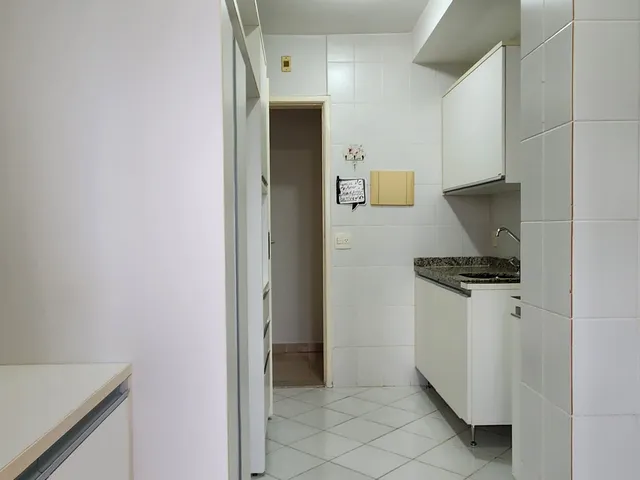 Apartamento 3 quartos e 2 banheiros, para alugar, no bairro Jardim Goiás em Goiânia
