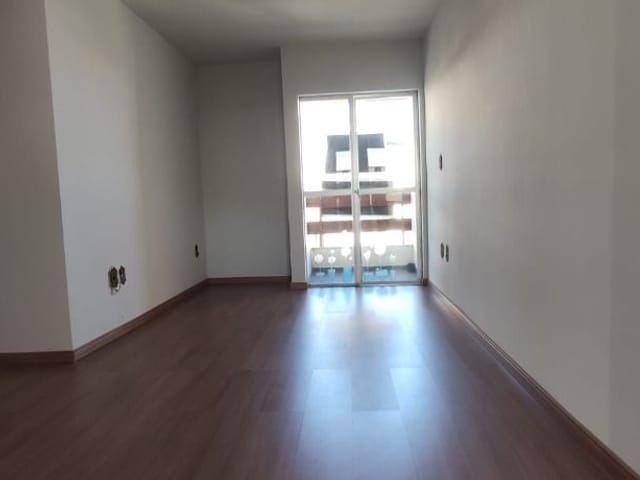 Apartamento 3 quartos e 1 banheiro, à venda, no bairro Bandeirantes em Juiz de Fora