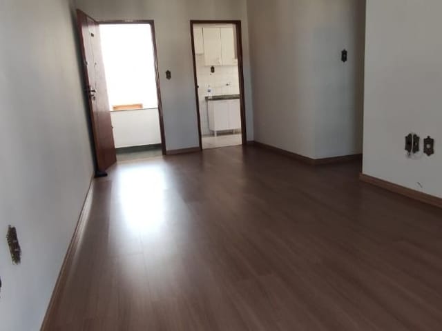 Apartamento 3 quartos e 1 banheiro, à venda, no bairro Bandeirantes em Juiz de Fora