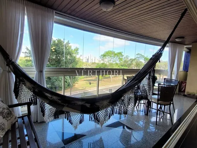 Apartamento com 240m² 4 quartos e 4 banheiros, à venda, no bairro Vila Fujita em Londrina
