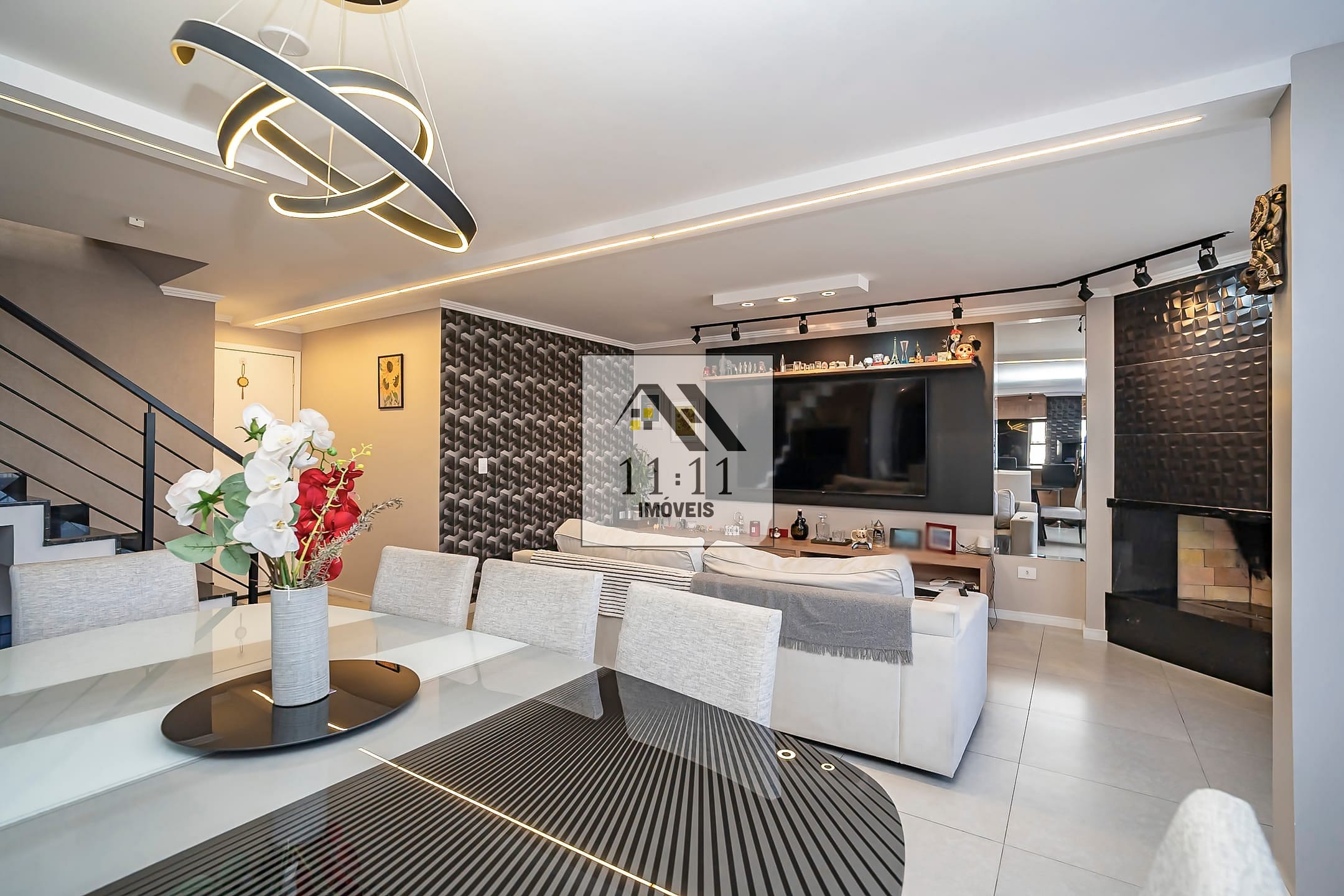Apartamento à venda com 3 quartos, 157m² - Foto 2