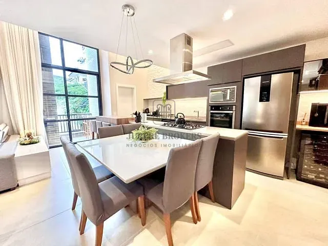 Apartamento 3 quartos e 4 banheiros, à venda, no bairro Jurerê em Florianópolis